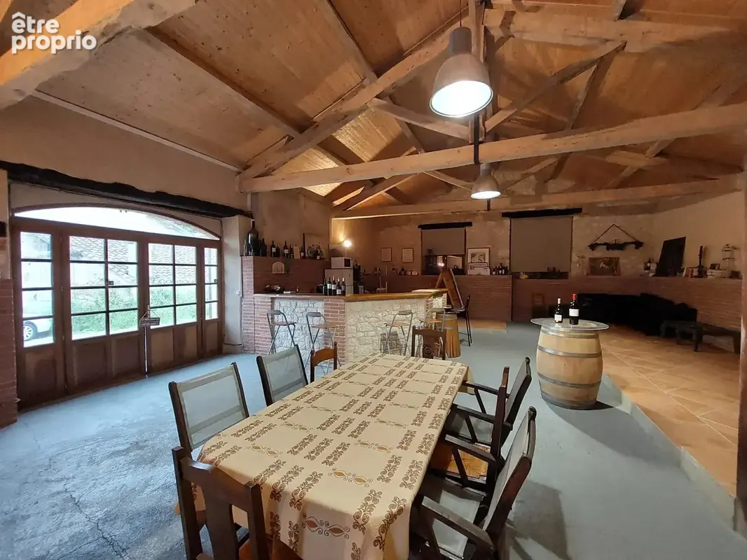 Maison en pierre à renover avec dependances et terrain de 2.5 ha attenant - photo 3