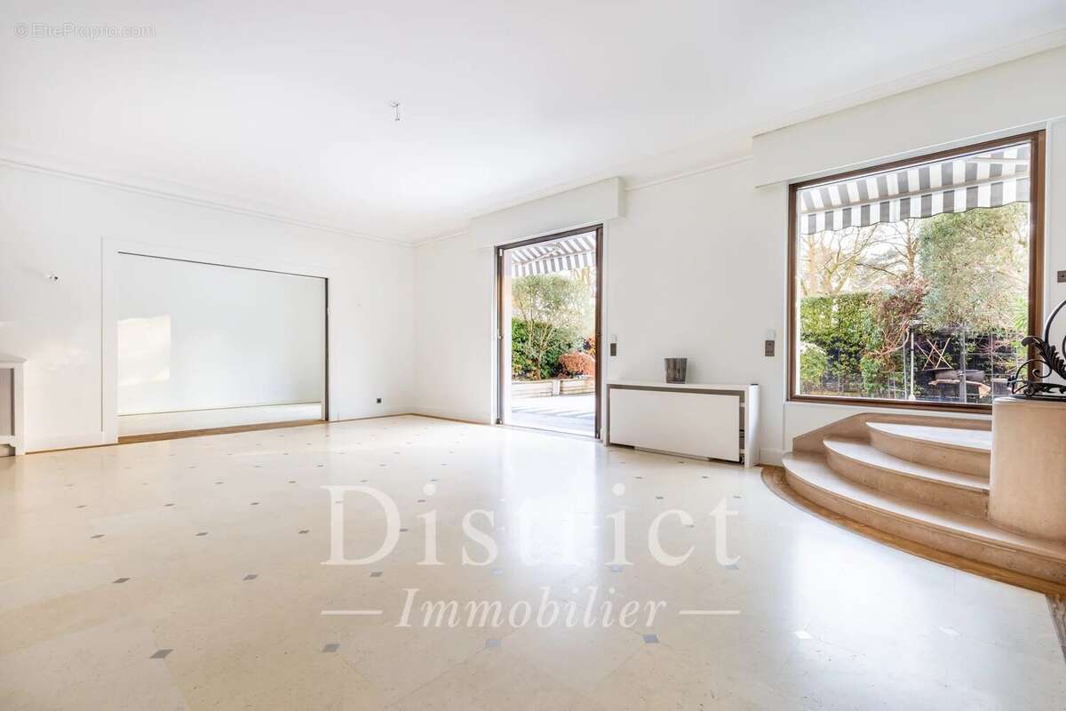 Appartement à NEUILLY-SUR-SEINE