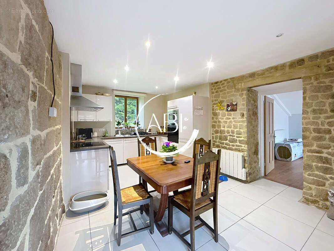 Maison à SAINT-MARTIN-L'AIGUILLON