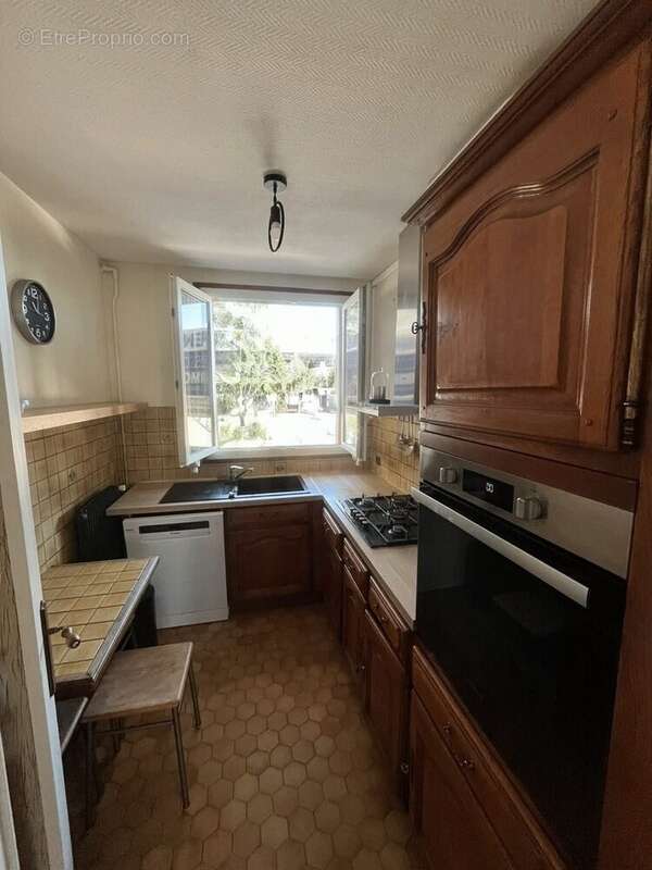 Appartement à LES CLAYES-SOUS-BOIS