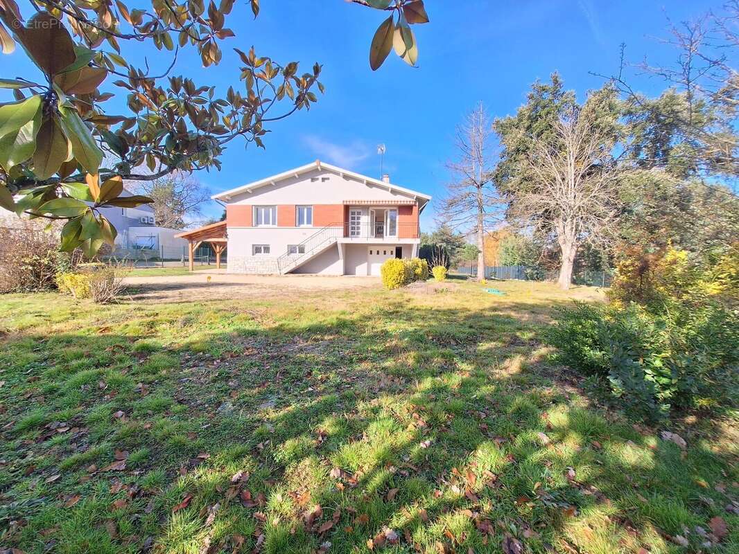 Maison à BRUGUIERES