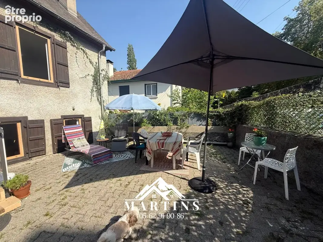 EXCLUSIVITE / ARGELES-GAZOST - Centre-ville - Maison édifiée sur 3 niveaux de 135m2 habitables + jardinet. - photo 2