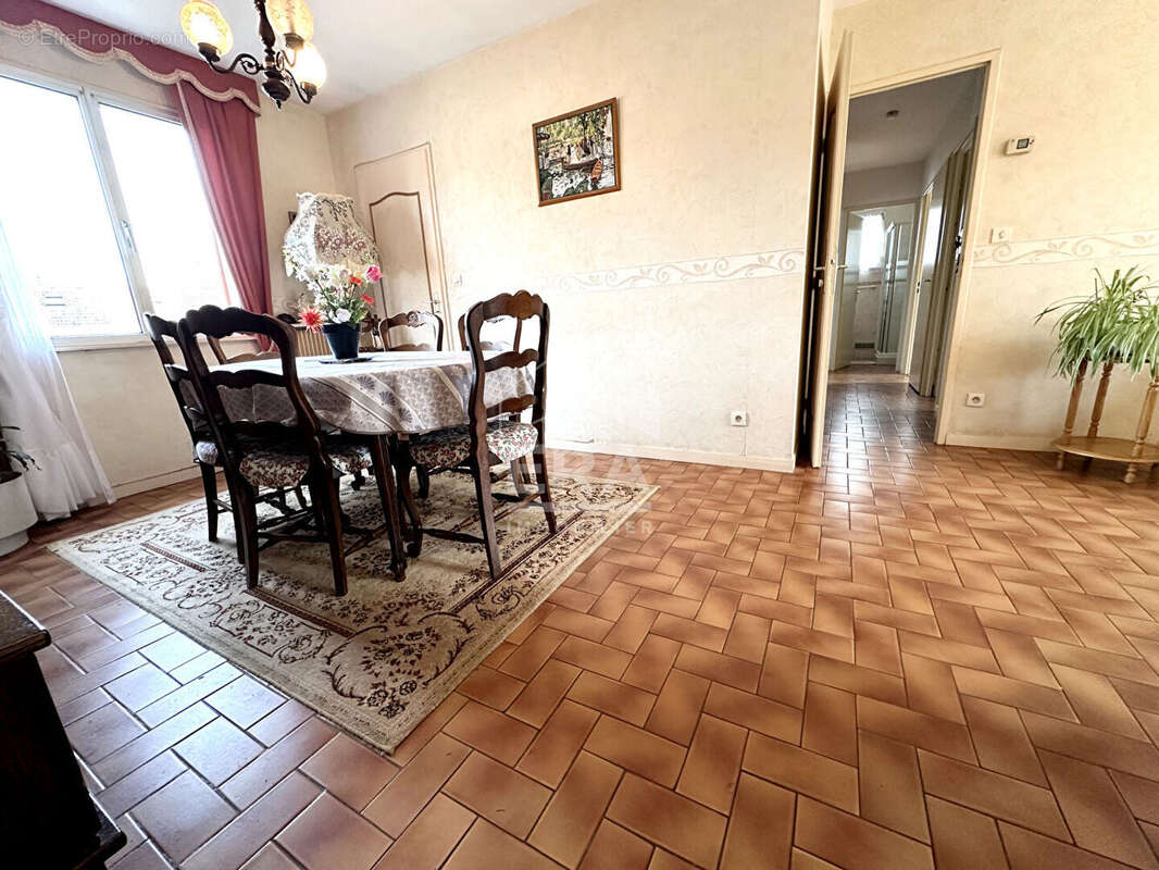 Maison à VILLENEUVE-LA-GUYARD