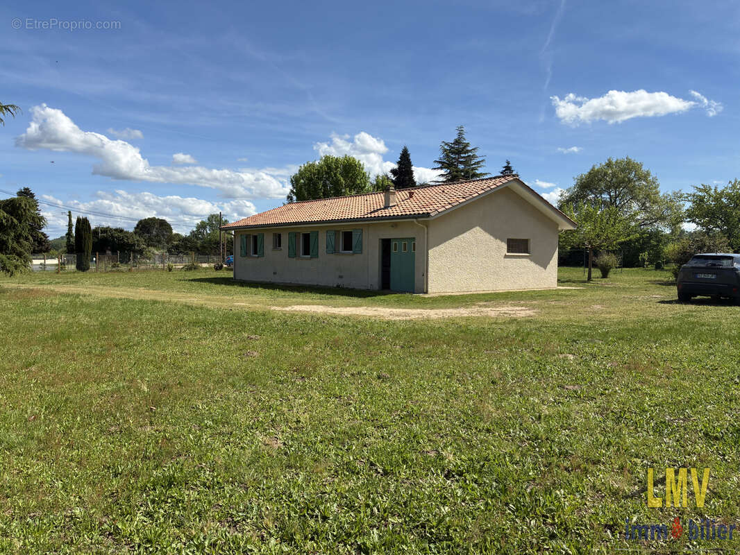 Maison à MOULIETS-ET-VILLEMARTIN