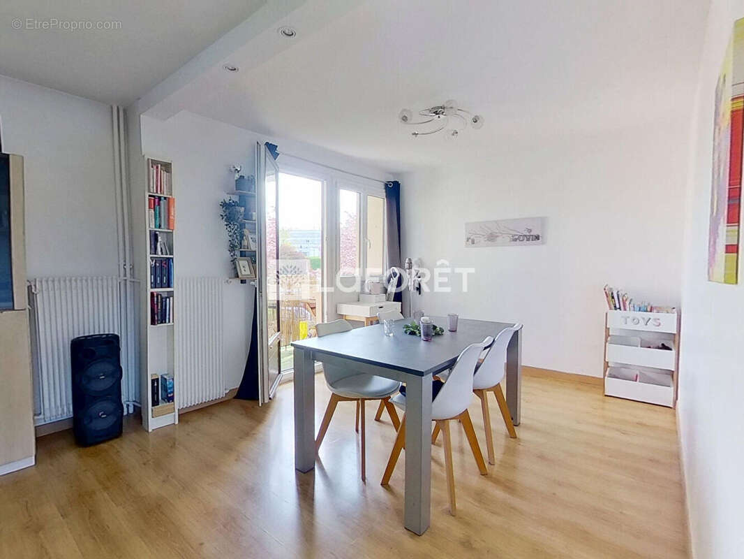 Appartement à LES CLAYES-SOUS-BOIS