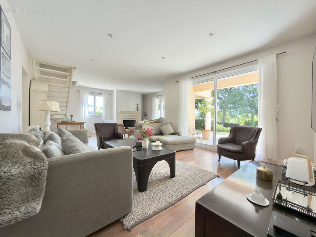 Maison contemporaine avec piscine et jardin - photo 7