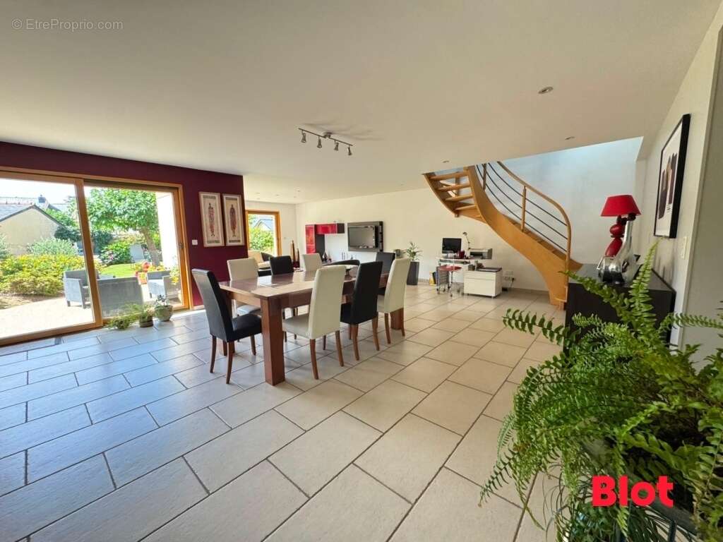 Maison 170 m² à Guichen  - photo 3