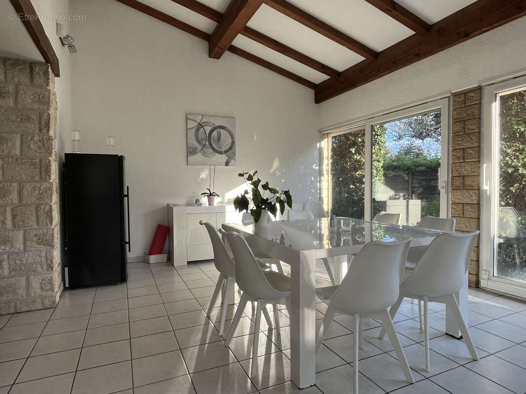 Maison à MONTELIMAR