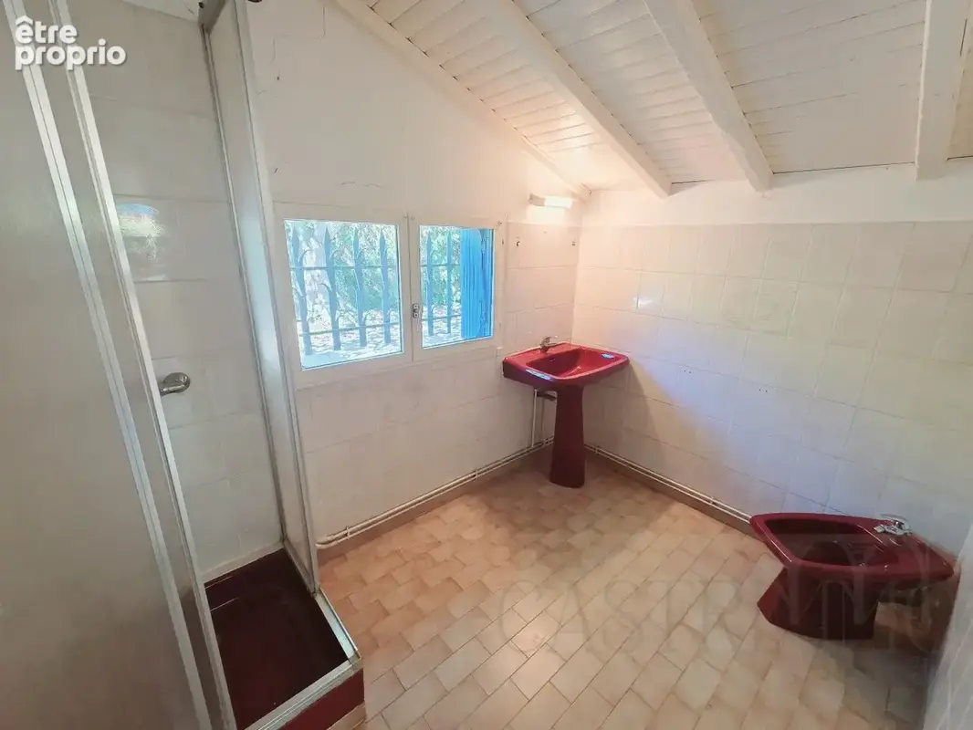 Vendargues  villa de plain-pied t5 sur un beau terrain arboré de 1 648 m² - photo 8
