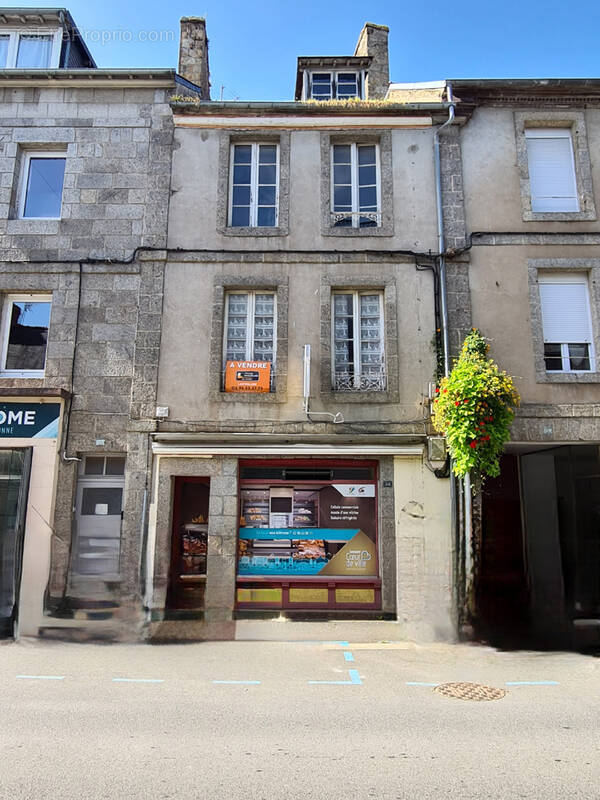 Immeuble de plus de 225m2 en plein centre-ville de guingamp! - photo 1