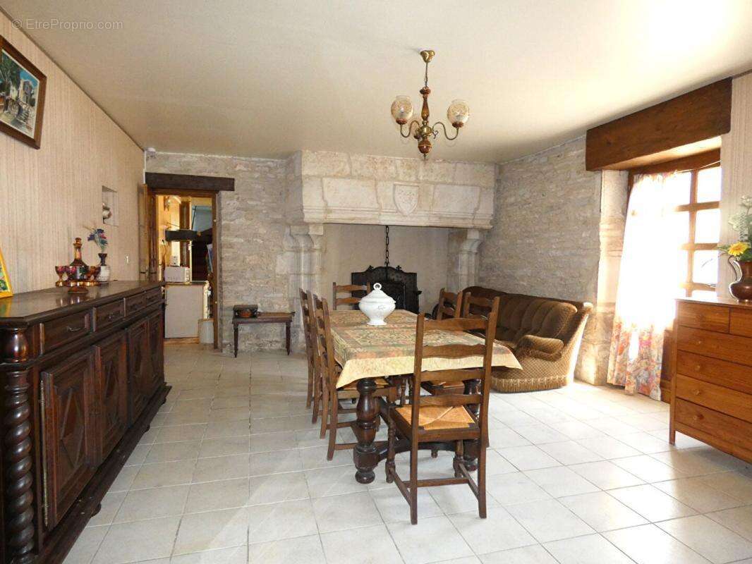 Maison 160 m2 / 4 chambres / 2 granges / terrain 3500m² environ - photo 7