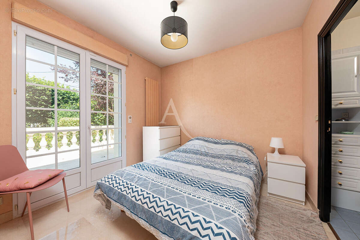 Maison à CHAMPS-SUR-MARNE