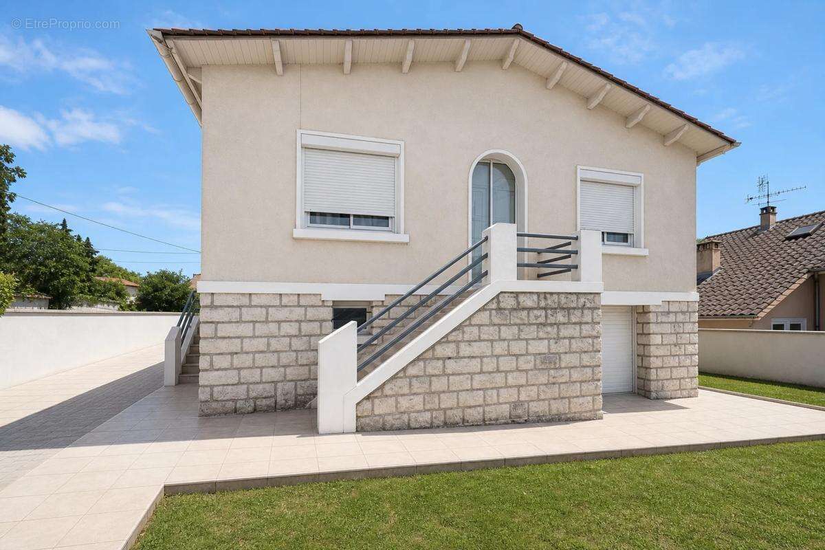 Maison rénovée 6 pièces à Bergerac - photo 2