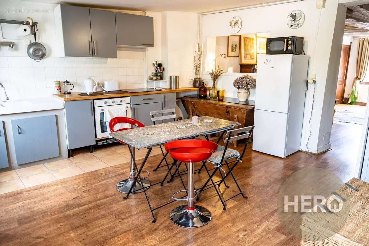 Appartement à NEAUPHLE-LE-CHATEAU