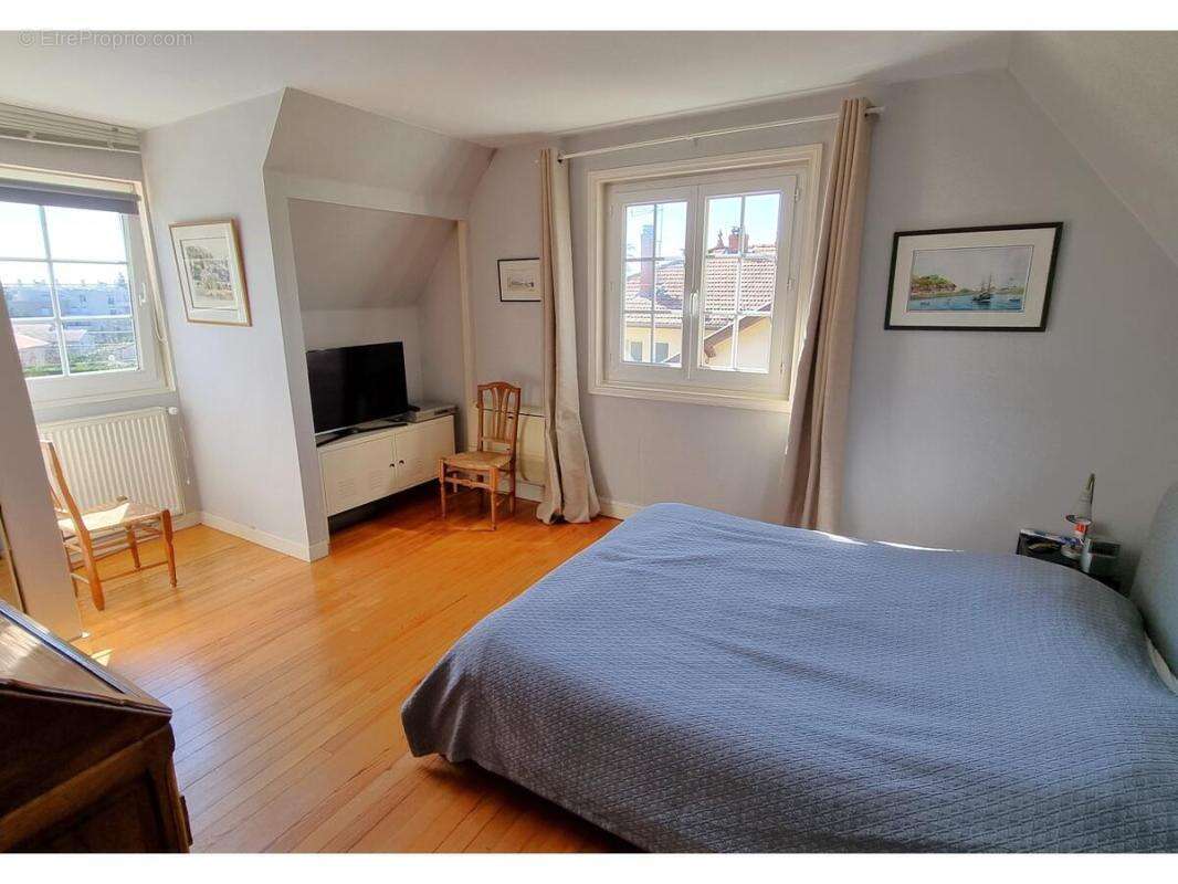 Maison 140 m² à Ecully  - photo 7