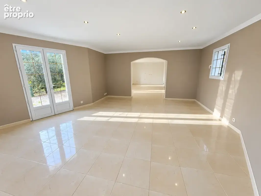 La Motte -Villa de 150 m2 - Grand jardin arboré - Terrain piscinable - photo 2