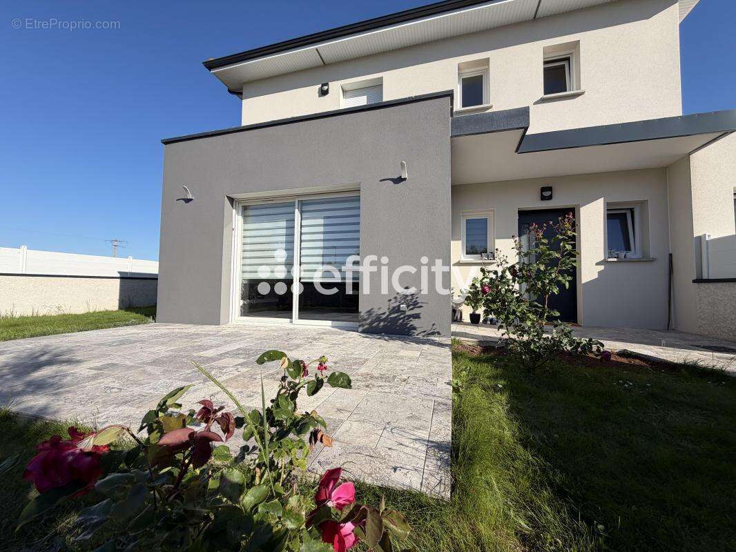 Maison à BOUGE-CHAMBALUD
