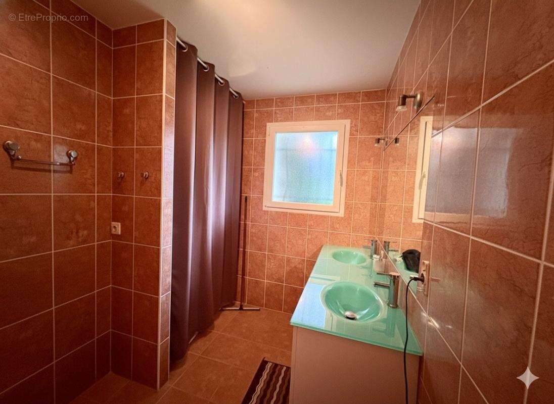 Maison à LISSAC-ET-MOURET