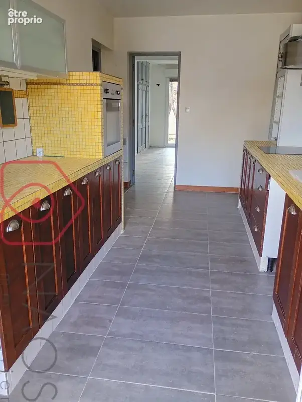 À vendre  Maison familiale avec jardin, garage et stationnement  Porte d'Espagne - photo 3