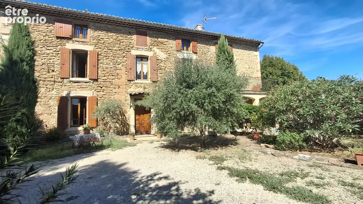 A vendre, à 2 pas du centre du village de Grillon, Maison de village avec jardin, piscine et garage! - photo 2