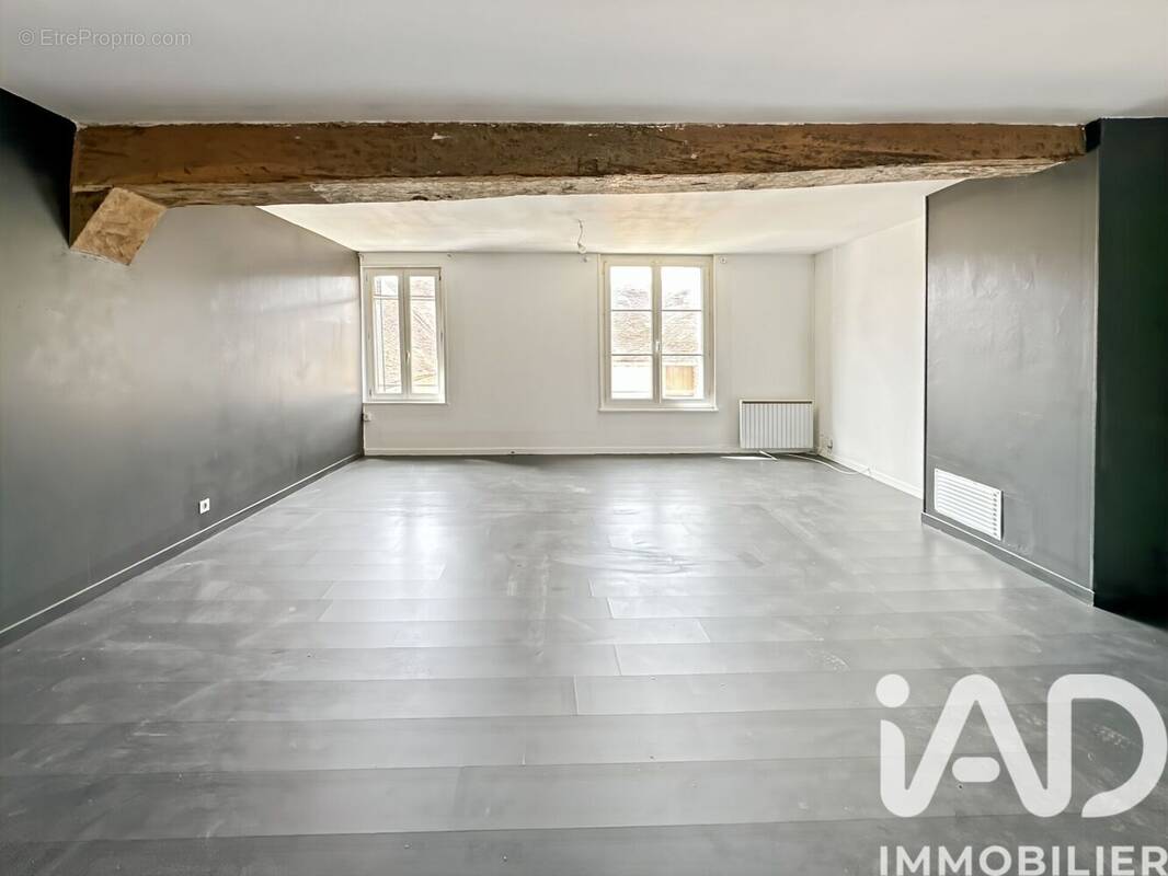 Maison 117 m² à Villeneuve-Sur-Yonne  - photo 1