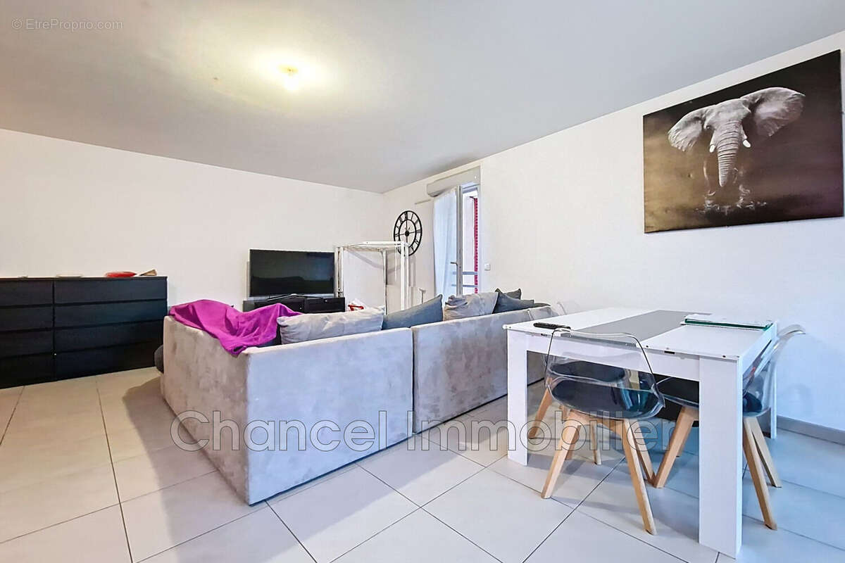 Appartement à SAINT-LAURENT-DU-VAR