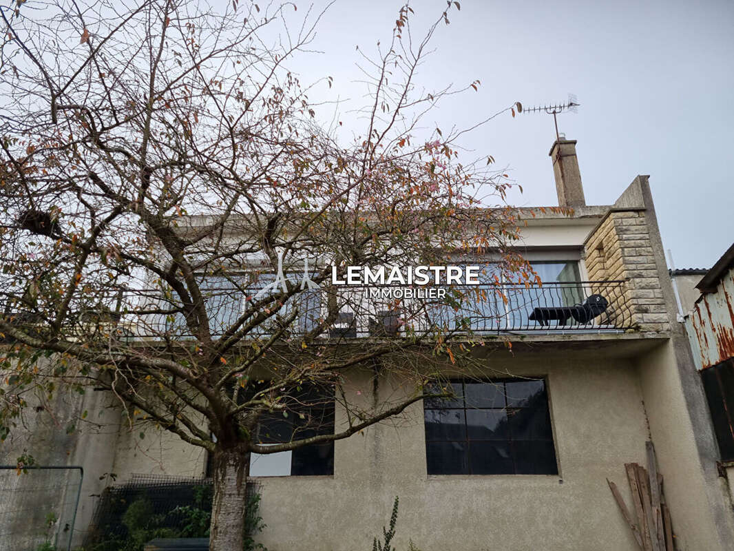 Ensemble immobilier commercial - ST-ROMAIN DE COLBOSC - 750 m² + appartement F4 - photo 10