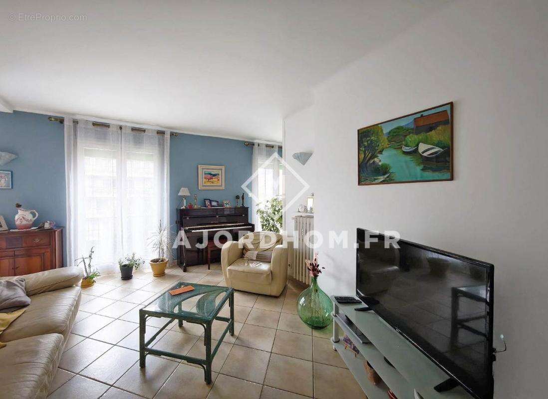 Appartement à MARSEILLE-5E