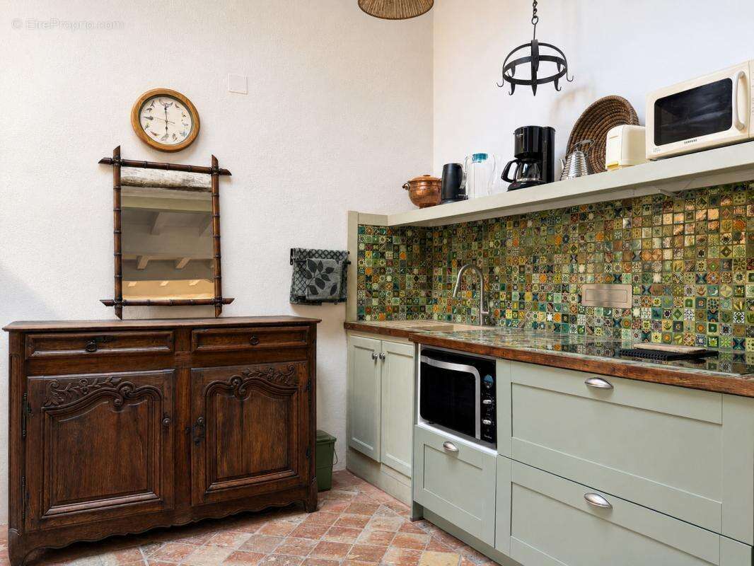 Propriété de caractère de 350 m2 avec gîtes -Tusson - 470 00 - photo 8