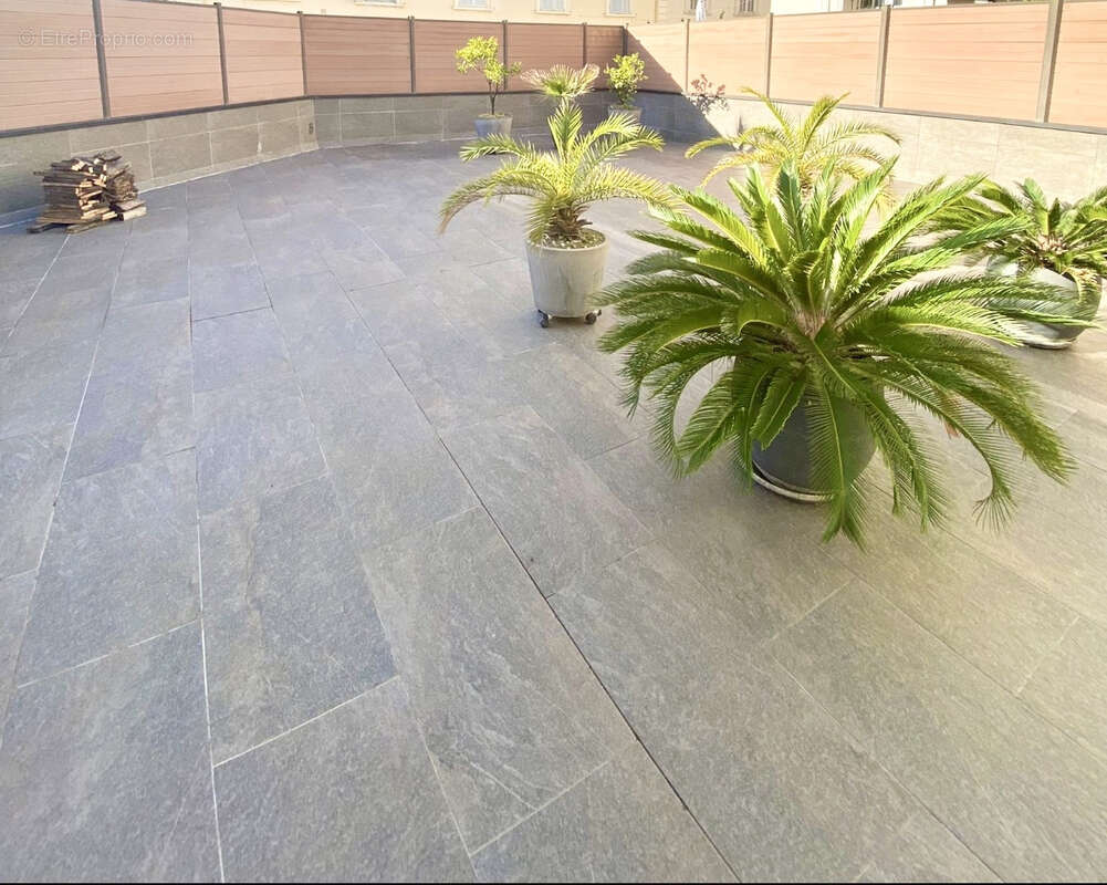 Cannes limite banane t4/t5 de 146m2 3 terrasse 257m2 4375€/ m2 - photo 2