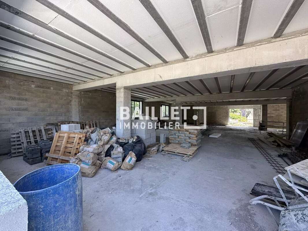 Vend à fréjus un immeuble neuf à usage de commerces et bureaux - photo 4