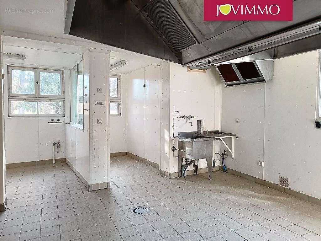 Maison à BESSAIS-LE-FROMENTAL