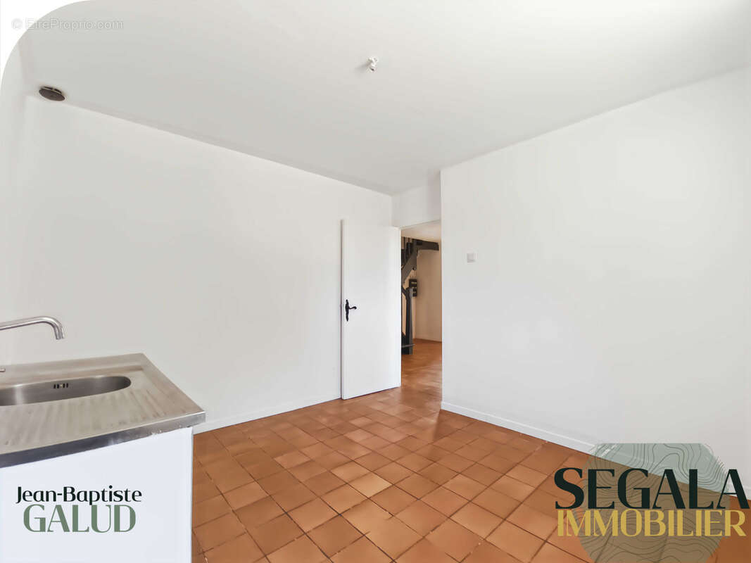 Maison à MIRANDOL-BOURGNOUNAC