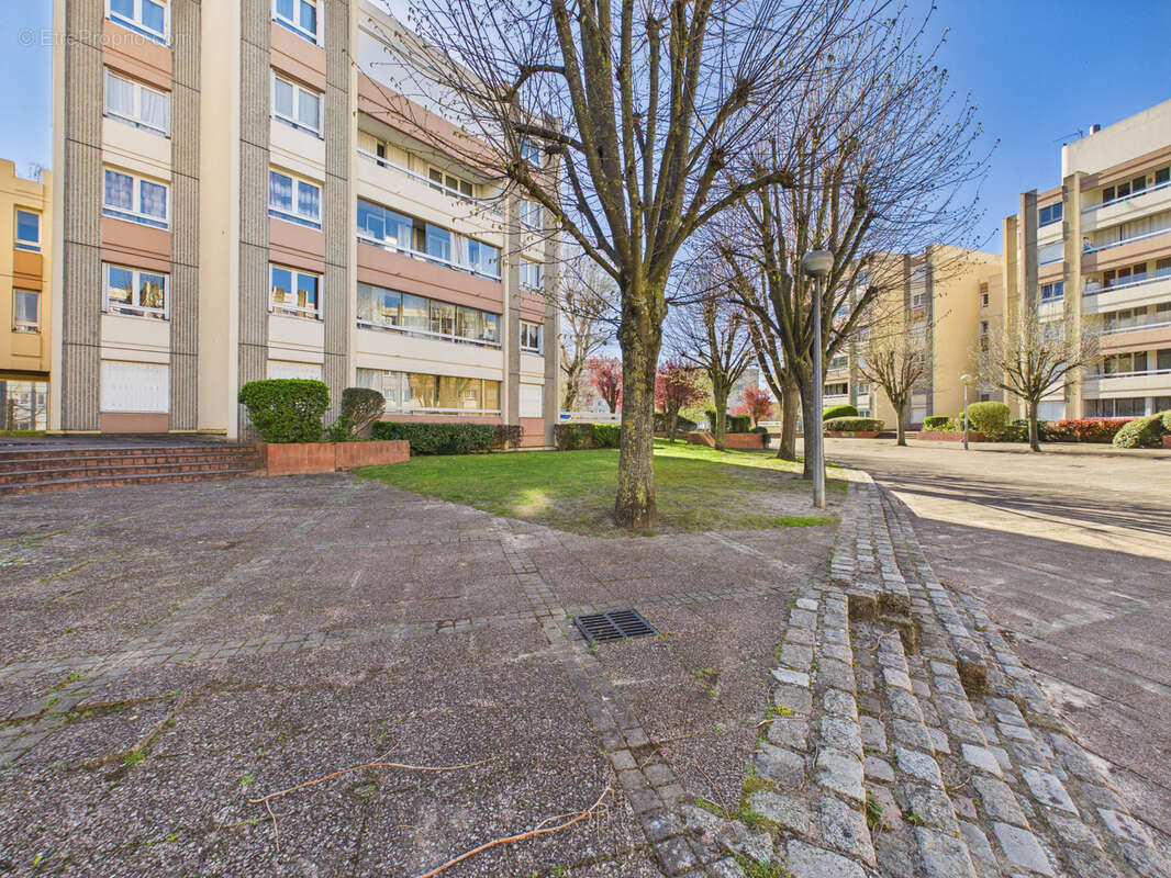 Appartement à SARTROUVILLE