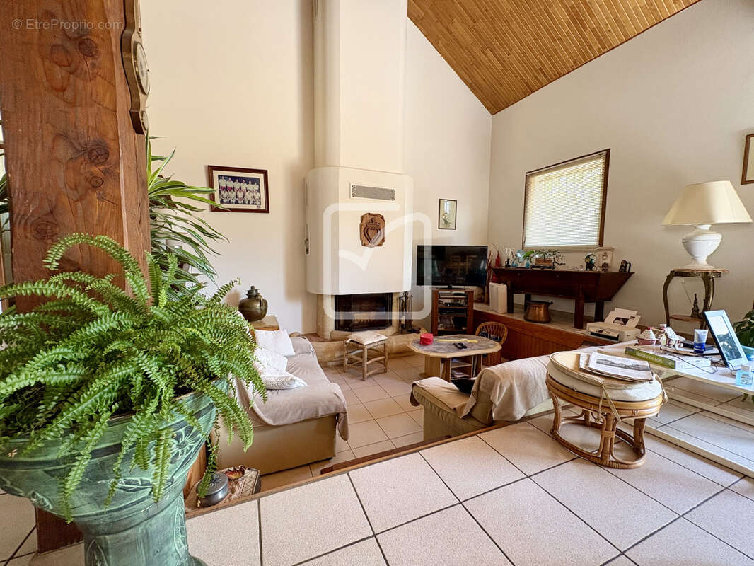 Maison au calme avec piscine et terrain arboré - photo 8