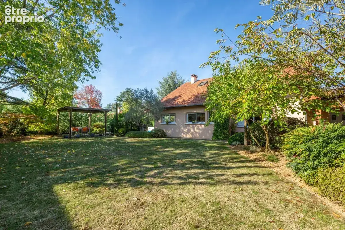 Maison de 8 pièces de 178 m² à La Tour-de-Salvagny - photo 4
