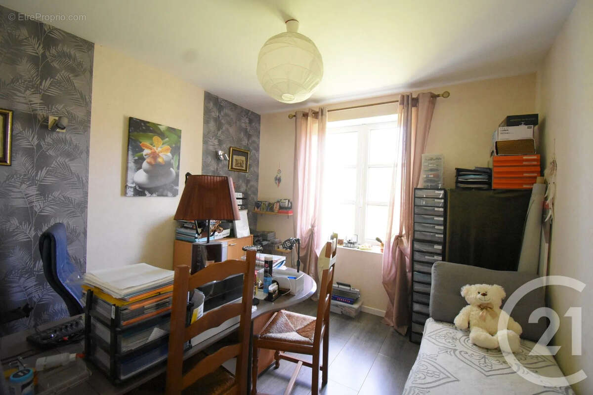Maison à SAINT-REMY-EN-ROLLAT