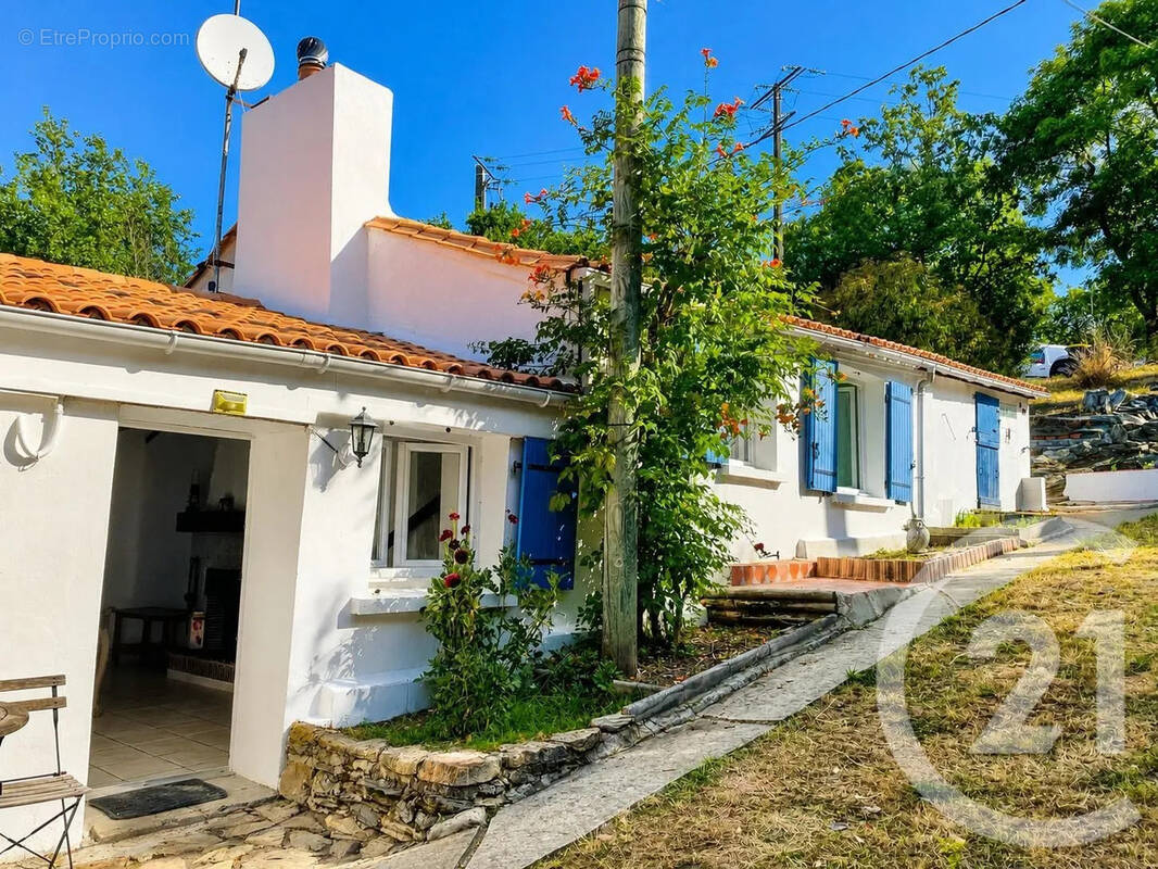 Maison à LE GIROUARD