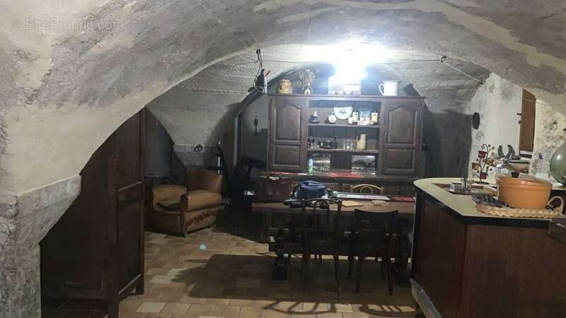 Maison de village à rénover – Plein centre – 80 m² au sol / 57 m² Carrez – Jardinet + Cave - photo 6