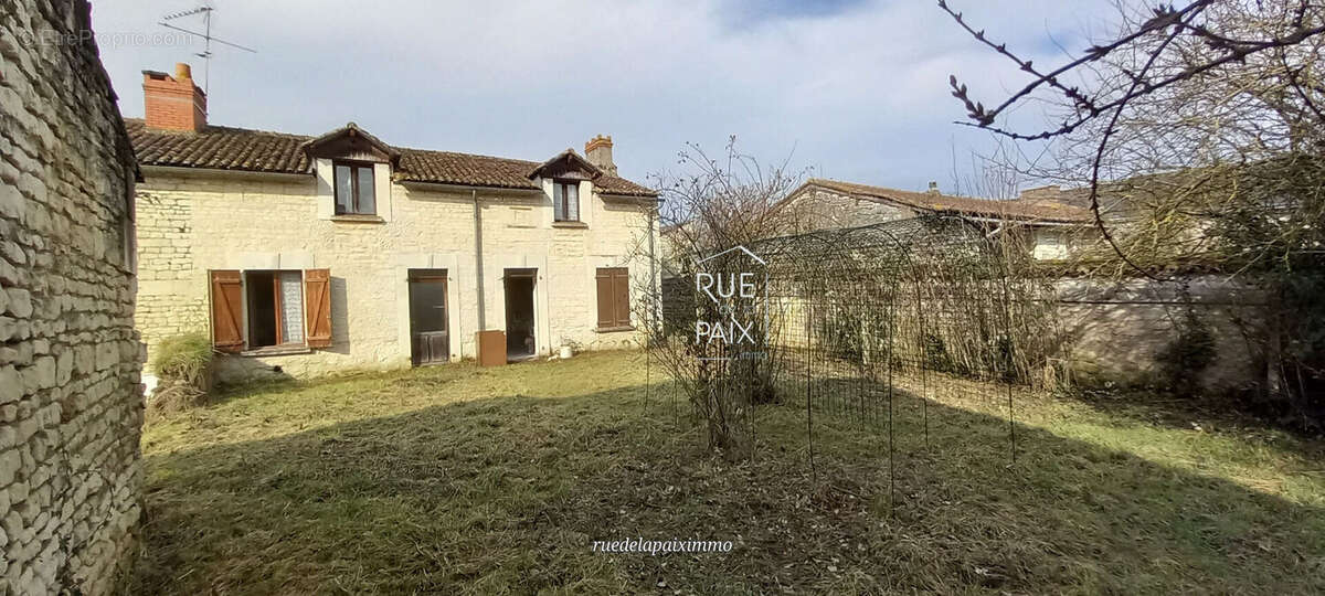 Maison à BERTHEGON