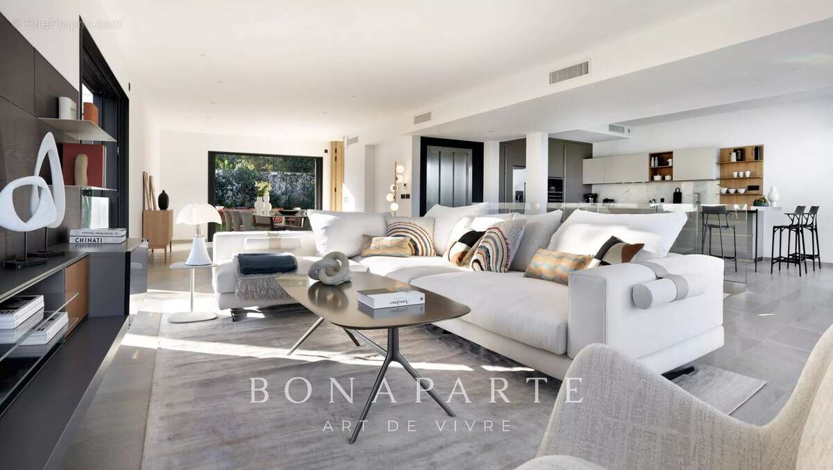 GASSIN - SAINT-TROPEZ Exclusivité : Magnifique villa-appartement en duplex avec très belle vue merUSIVITE : Magnifique "villa ap - photo 7