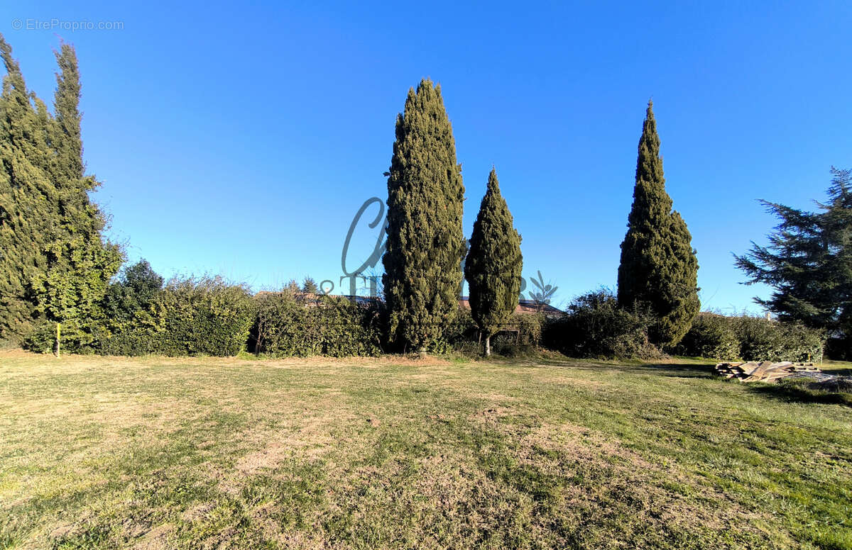 Terrain à SAINT-QUENTIN-LA-POTERIE