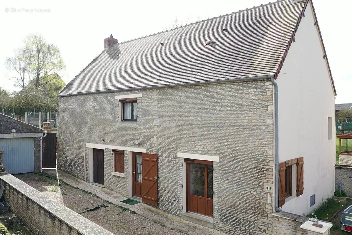 Maison à SAINT-PIERRE-SUR-DIVES