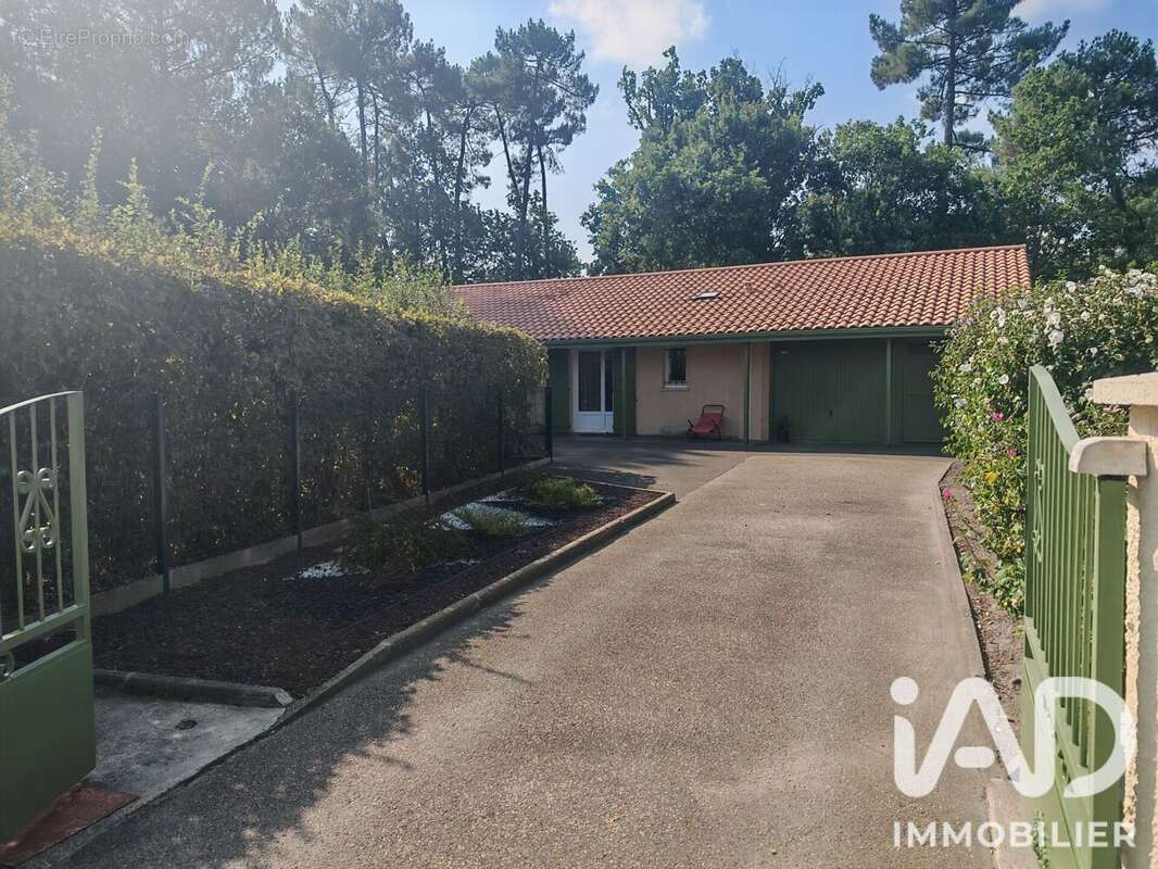 Maison 124 m² à Merignac  - photo 2