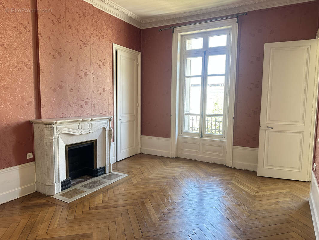 Appartement à SAINT-ETIENNE