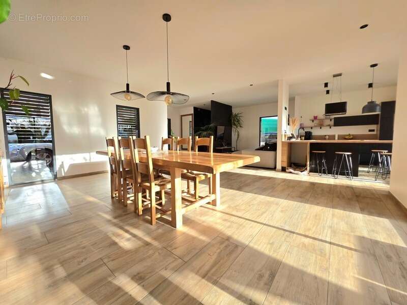 SALVIZINET, Maison plain-pied de 167 m² avec 991 m² de terrain - photo 8