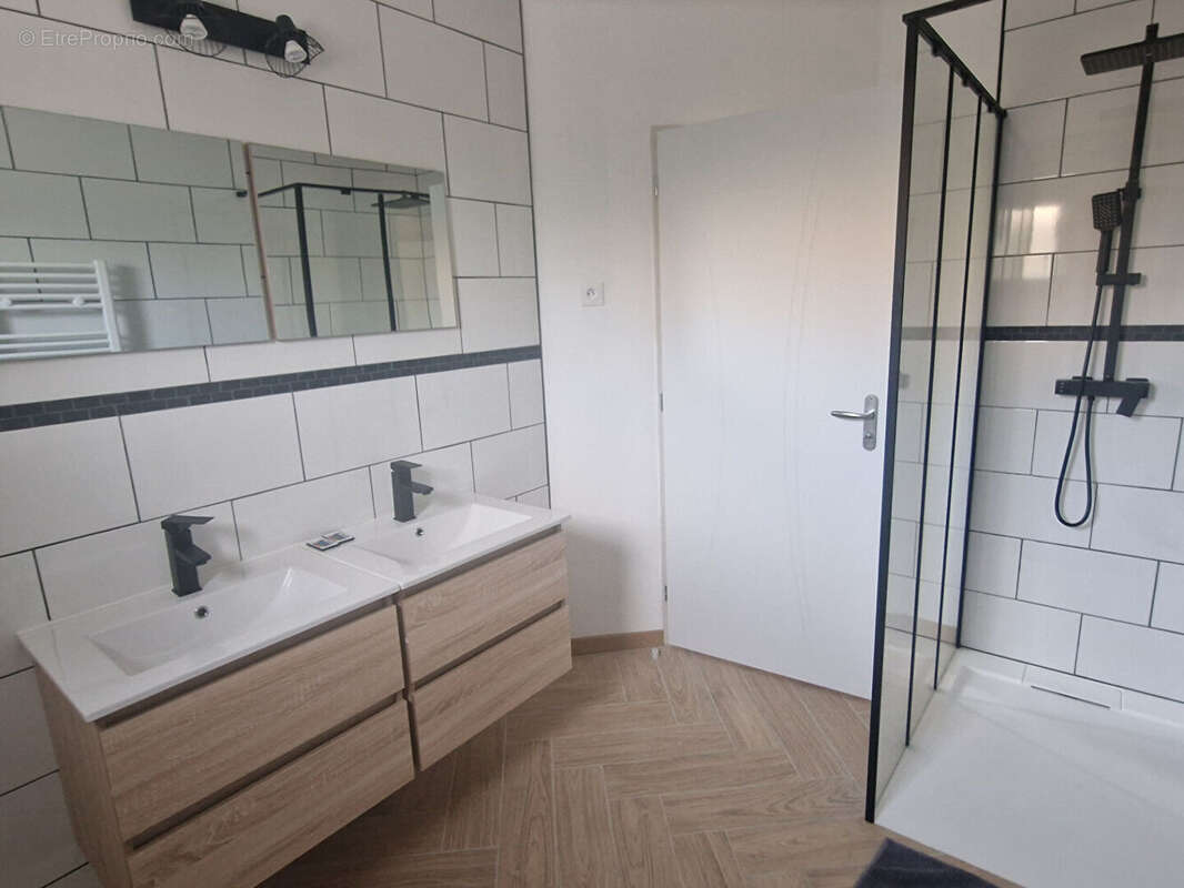 Maison à ALLEGRE-LES-FUMADES