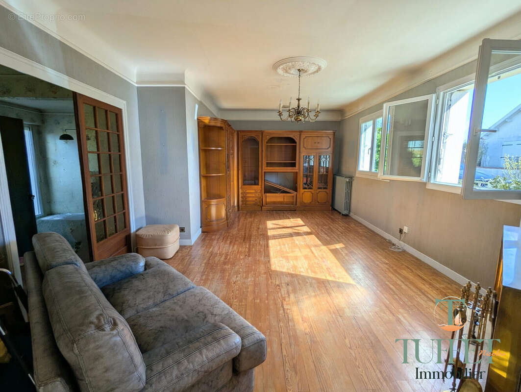 Maison à BOURCEFRANC-LE-CHAPUS