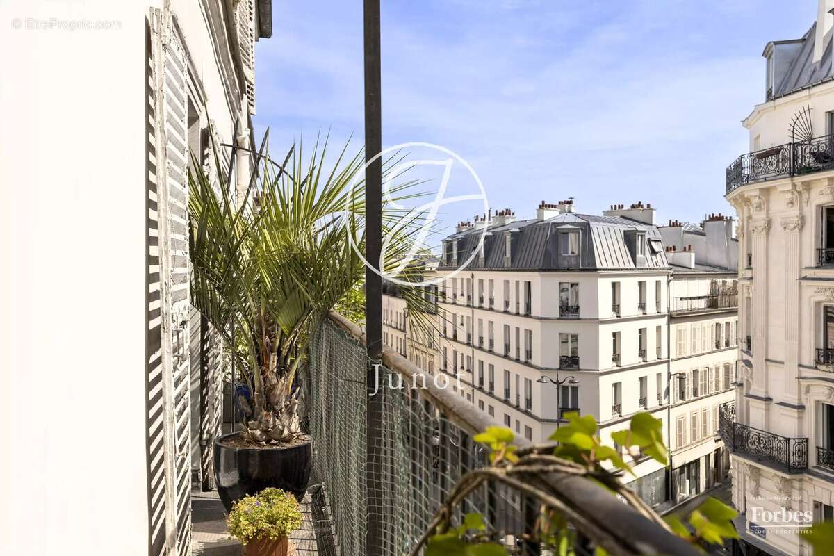 Paris 18e - CLIGNANCOURT - Appartement - 7 pièces - 160,12 m² Carrez - Balcon filant - Vue dégagée, ciel - photo 13