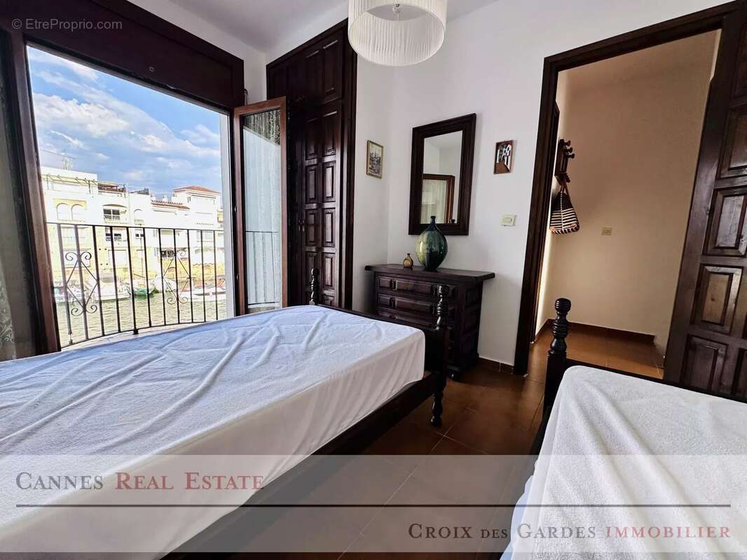 Empuriabrava – Marina : Maison 3 pièces de 162 m² avec garage traversant et place de port privée pour bateau 10 à 11 m - photo 11
